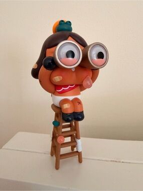 Pop Mart- Finding Mokoko series-  Great Discovery Cry Baby figure